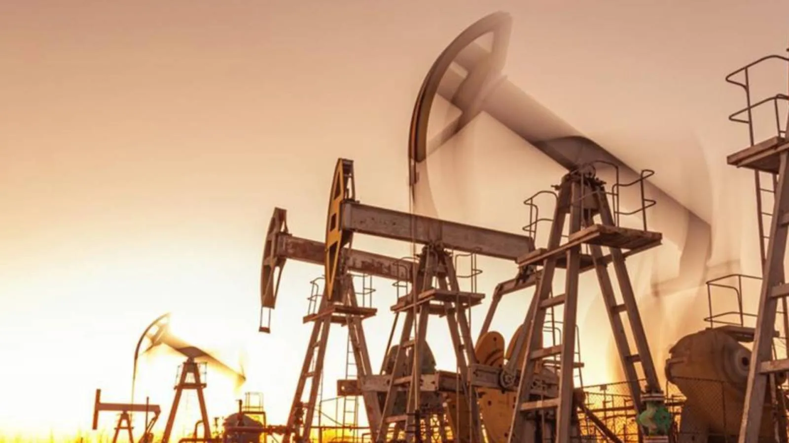 Körfez'de gerilim tırmandı, petrol fiyatları fırladı