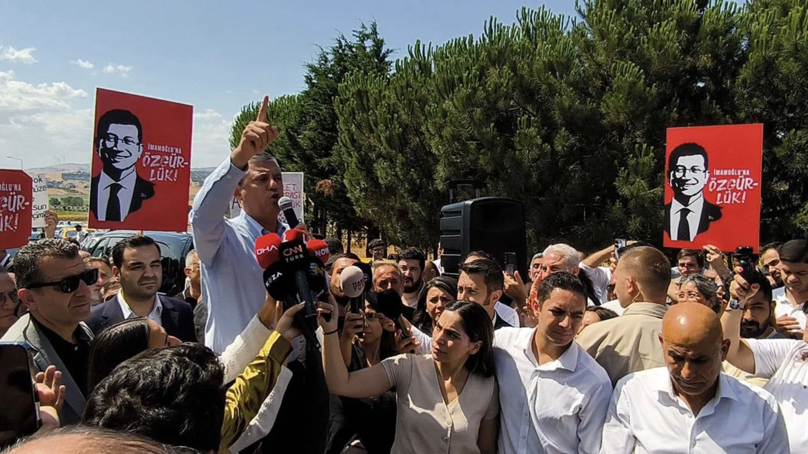 CHP lideri Özel, Silivri'de: Kimin cumhurbaşkanı olacağının bir önemi yok ama eninde sonunda Erdoğan gidecek!