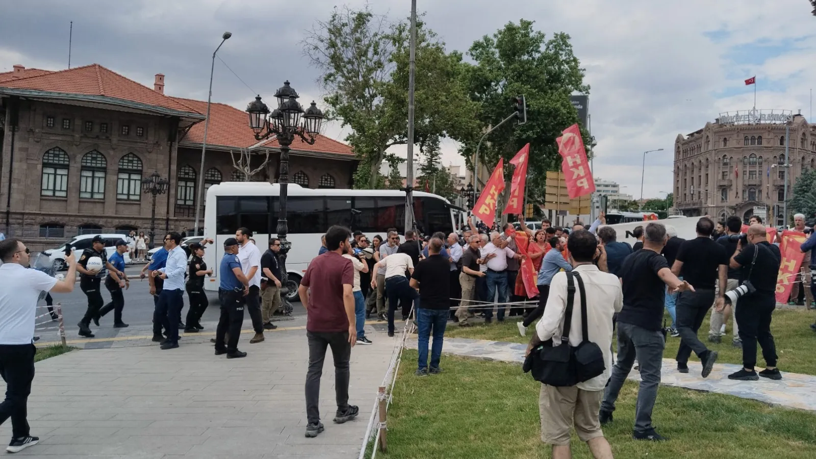 HKP'nin Ankara'daki NATO karşıtı eylemine polis müdahalesi: 19 kişi gözaltına alındı