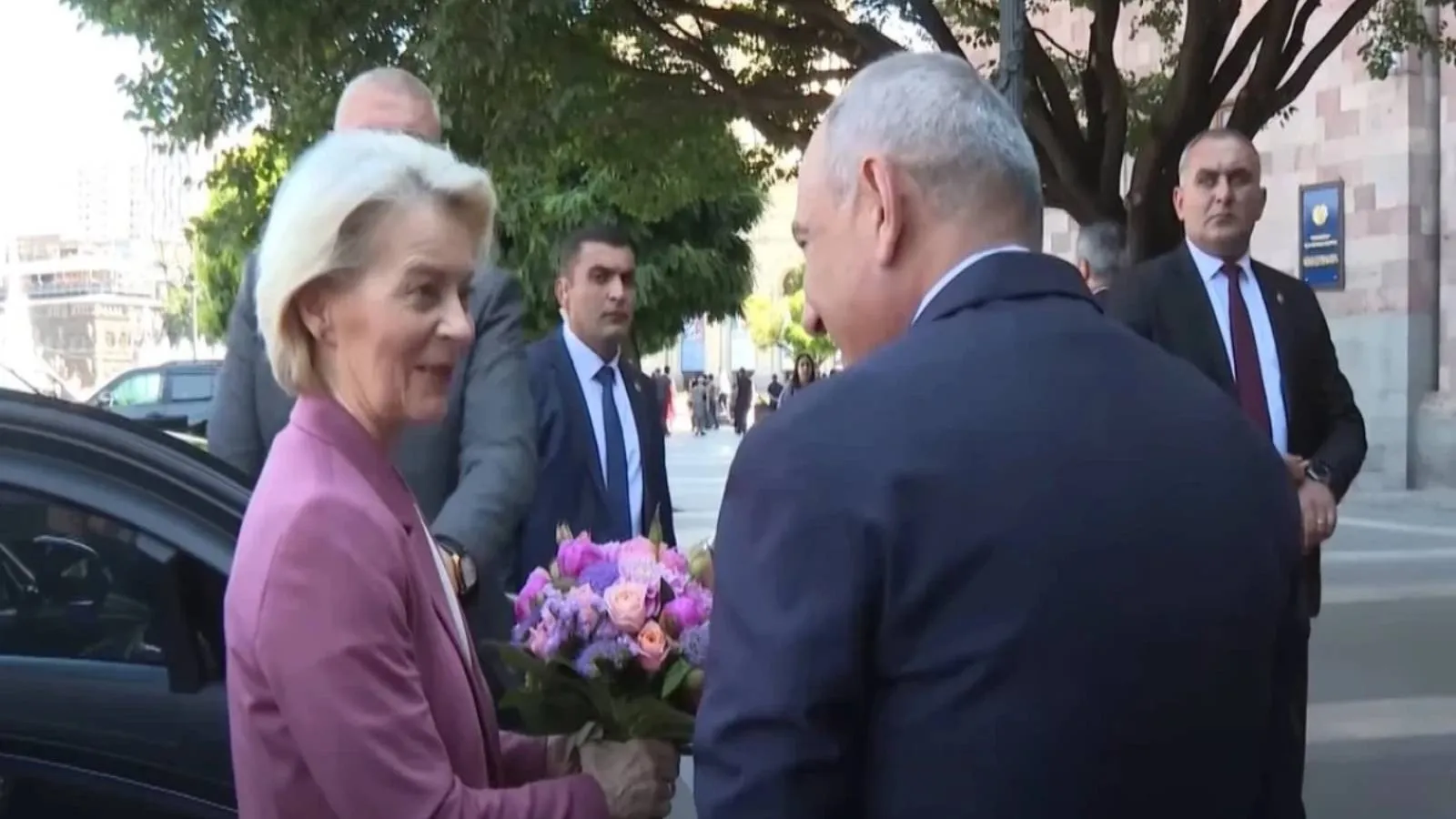 AB Komisyonu Başkanı Ursula von der Leyen, 18 milyon Euro destek açıkladı: AB pazarı, Ermenistan ürünlerinin yüzde 80'ine gümrüksüz olarak açılacak!