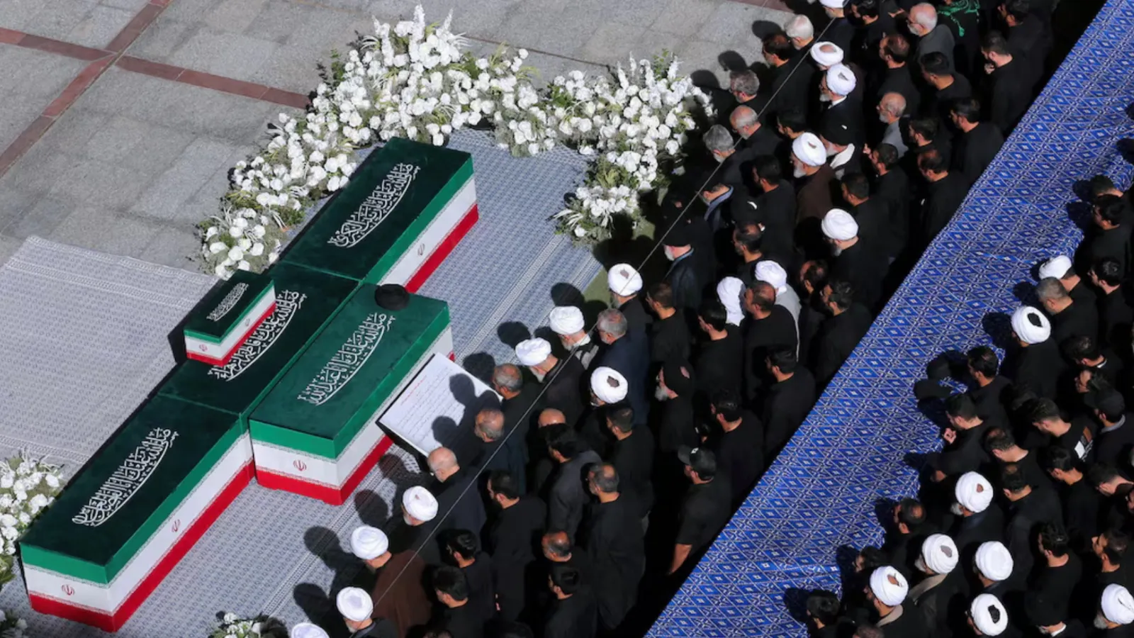 İran'da Hamaney için cenaze törenleri: Üç çocuğu katıldı; halefi olan oğlu Mücteba yine görülmedi