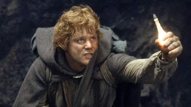 <p data-path-to-node="3">Sean Astin, dünya çapında 2,9 milyar dolar gişe hasılatı elde eden seriden film başına sadece 75 bin dolar kazandığını ve o dönem evini satmak zorunda kaldığını açıkladı. Şimdilerde oyuncular sendikası SAG-AFTRA’nın başkanı olan Astin, seriden elde ettiği popülerlik ve kazancı arasında büyük bir uçurum olduğunu söyledi.</p>