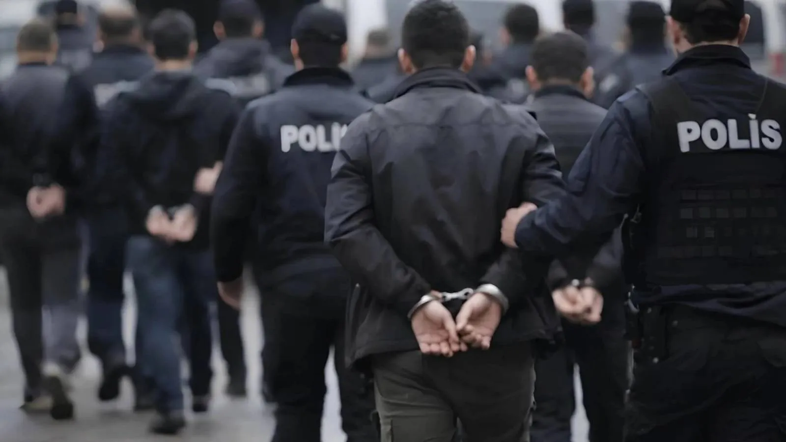 Futbolda yasa dışı bahis operasyonu: 17 kişi adliyeye sevk edildi