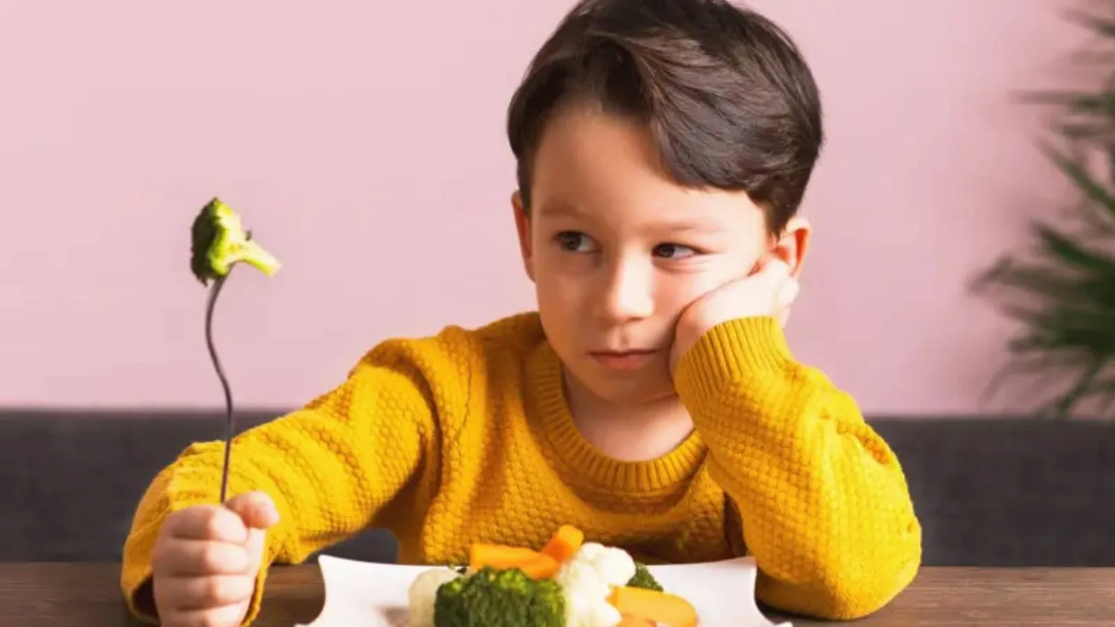Yemek seçen bir çocuğa yaz tatilinde yemek yedirme ipuçları