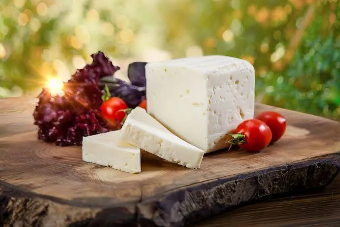 <p>Ezine peyniri: 6/10 &ndash; Lezzetli fakat yağ oranı y&uuml;ksek.</p>
