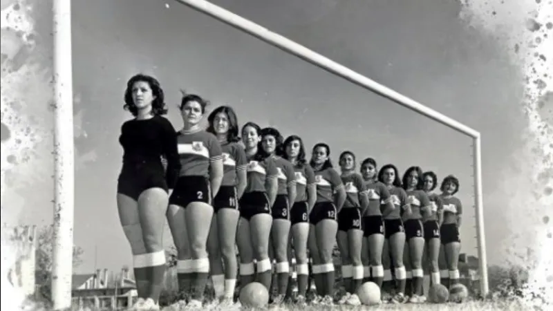 Türkiye'nin kadın futbolu tarihine kapsamlı bir bakış: 'Ofsayt Bilen Kadınlar'
