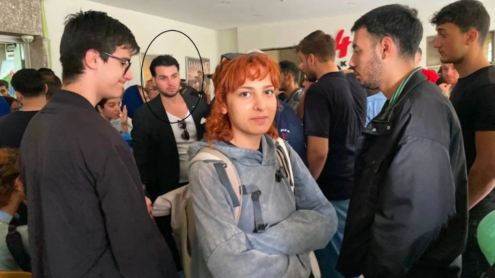 Sosyal medya onu konuşuyor: 'Figüran' tartışmalarının odağındaki CHP'nin törenine katılan isim, farklı TV programlarına çıkmış