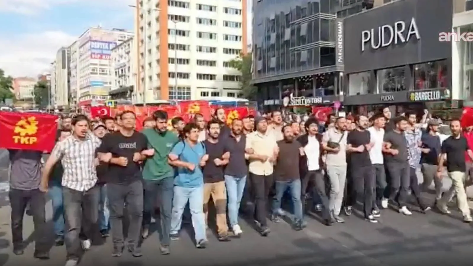 TKP'den Ankara'da NATO Zirvesi'ne protesto: Polis müdahale etti, 100'ün üzerinde gözaltı var
