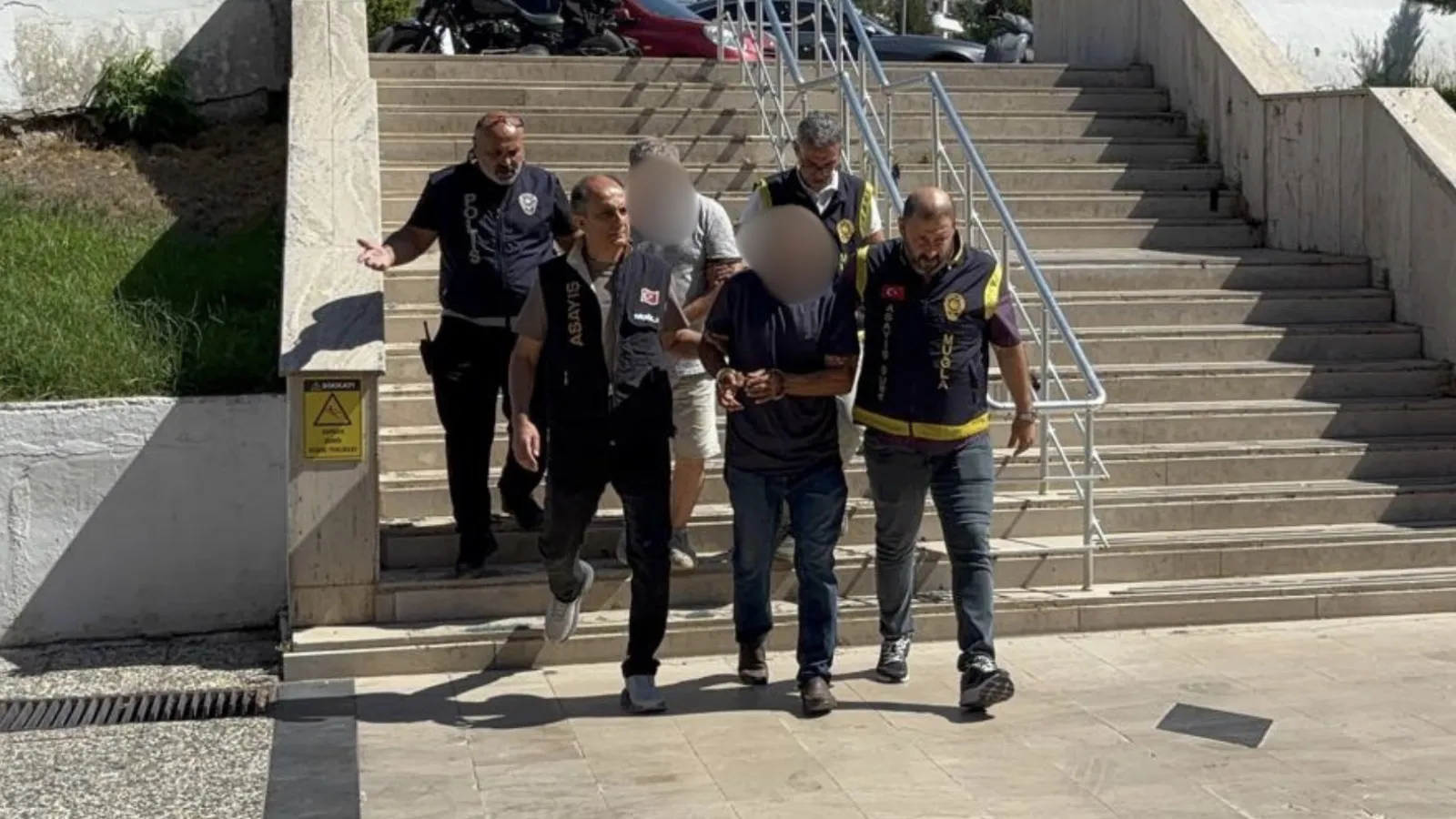 FETÖ’den ihraç edilen emniyet müdürü parke taşı hırsızlığı suçlamasıyla gözaltına alındı