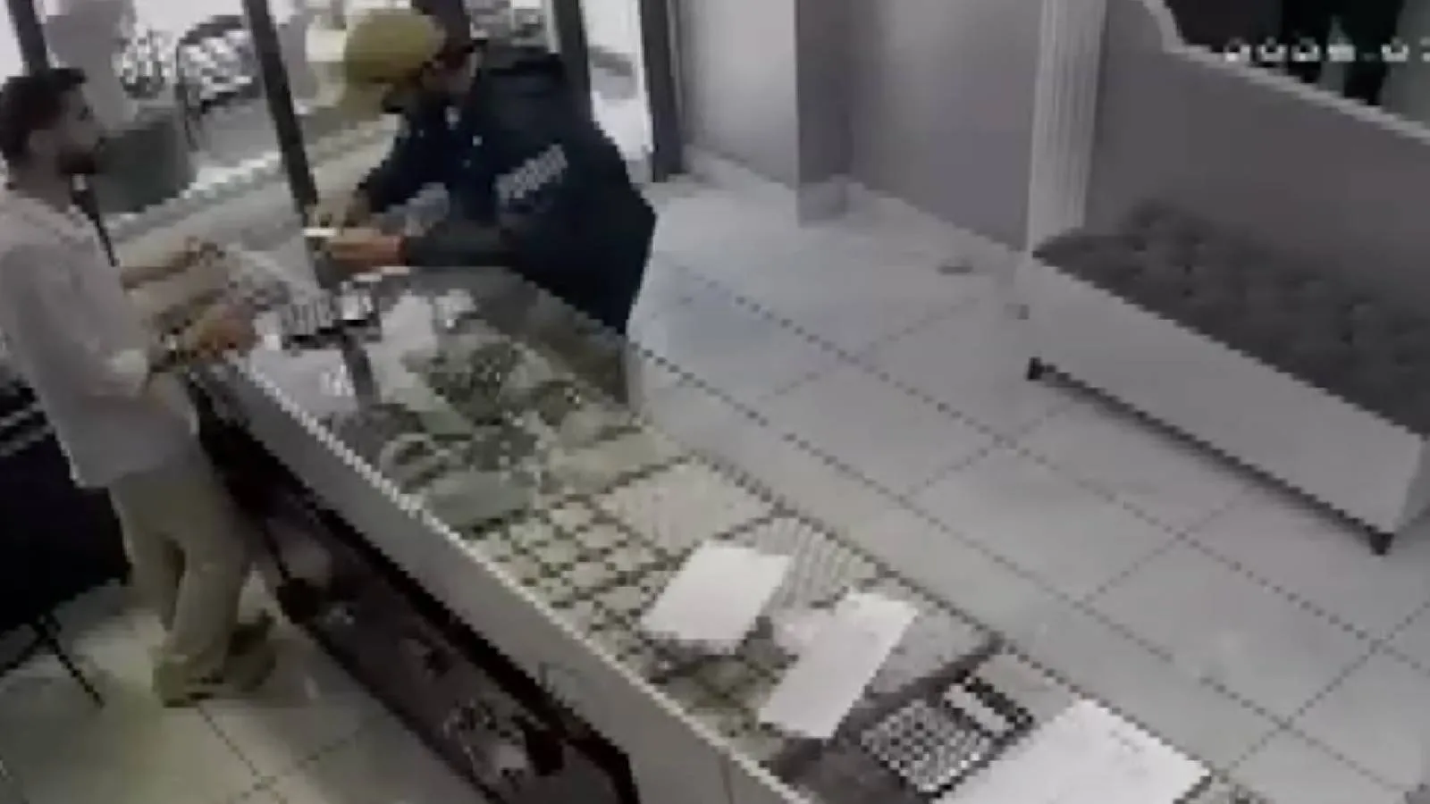 İnternetten ‘Soygun nasıl yapılır’ araştırması yapıp kuyumcu soymaya kalktı