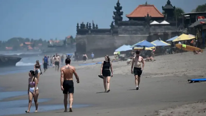Photo: t24.com.tr Tourist Arrested for Making Noise on Bali's Day of Silence