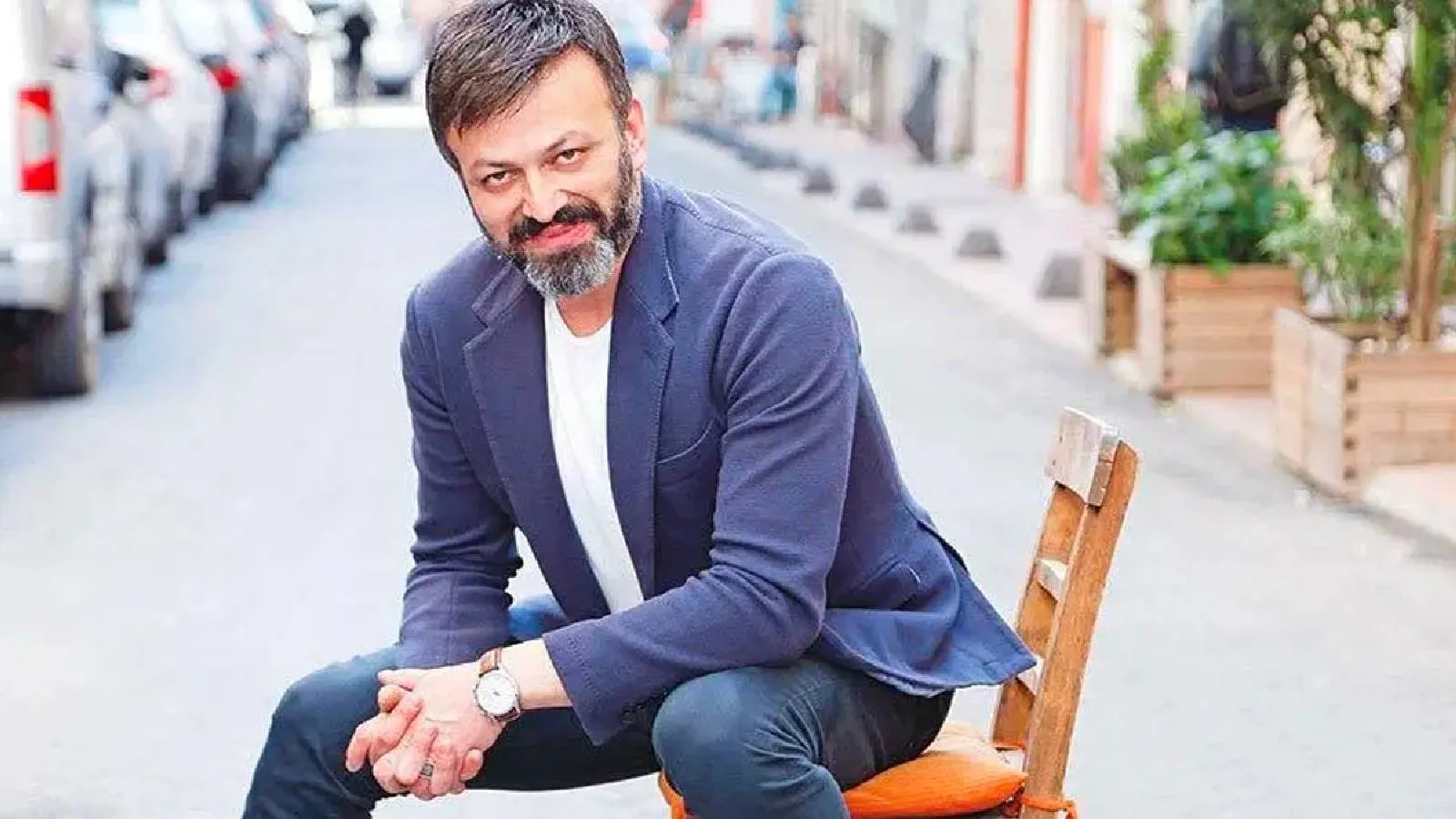 <p>Olay yeri inceleme ekiplerinin yaptığı çalışmalarda oyuncunun vücudunda kesici alet veya silah yarasına rastlanmadı. Evde bulunan sigara kağıtları ve diğer maddeler nedeniyle olay kayıtlara “şüpheli ölüm” olarak geçerken, polise ifade veren Özlem E., Kılıç’ın lenf kanseri olduğunu belirtti. Kılıç’ın ayrıca “Teşkilat” dizisinin 7. sezonundan boyun fıtığı nedeniyle ayrıldığı öğrenildi.</p>
