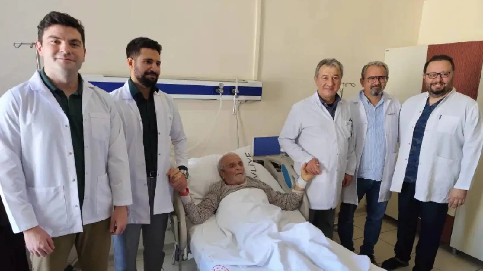 Dünyada üç kişide görülmüştü, Türkiye'de tıp literatürüne girecek ameliyat: Sağ böbreği leğen kemiği içinde!