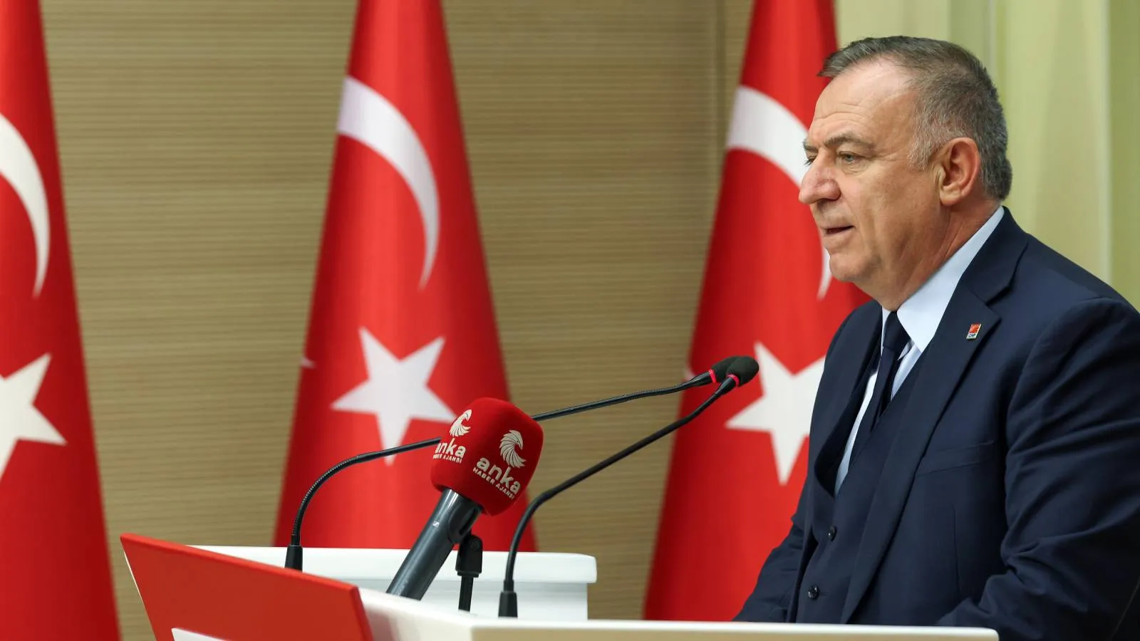 Yeni Partili Zeybek: Fon tokatçılığının ardından sektörler tepetaklak yuvarlanıyor