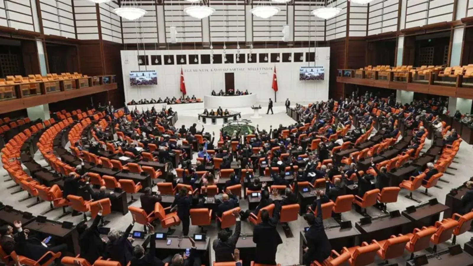 CHP’den Fon Yasası’na muhalefet şerhi: Tasfiyesi tamamlanan fonlar için örtülü af anlamına geliyor; istisnai değil, genel bir yasal düzenleme yapılmalı