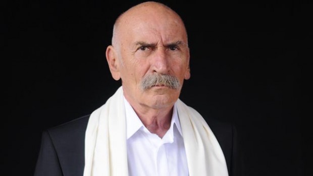 Tiyatro ve sinema camiası, usta oyuncu Tuncel Kurtiz'in ölüm haberi ile yıkıldı. Evde düşüp başını duvara vurması sonucu 27 Eylül Cuma günü hayata veda etti