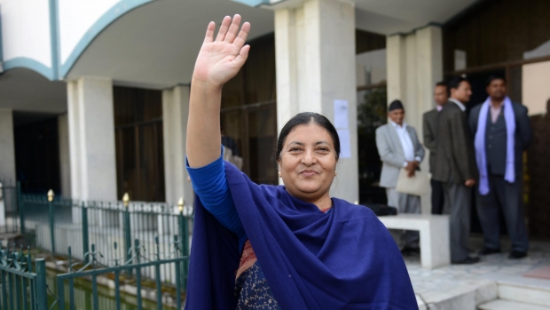 Bidhya Devi Bhandari (Nepal): Nepal Parlamentosu tarafından 2015 yılında devlet başkanı seçilen Bidhya Devi Bhandari, Nepal'de bu makama gelen ilk kadın oldu.
