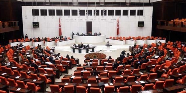 Meclis'te ilk kez Kürtçe çeviri