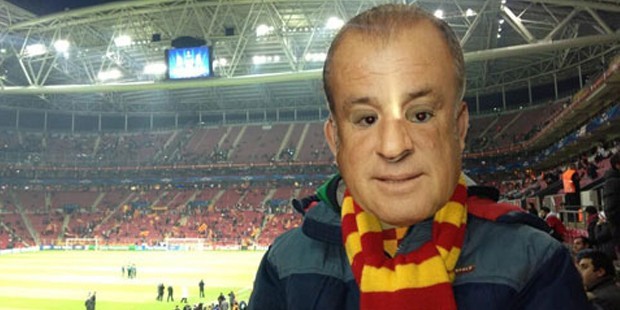 page_arenada-35-bin-fatih-terim-maskesi-dagitildi_460891381.jpg