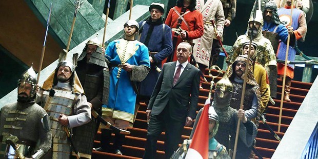 16 savaşçıdan en çok Osmanlı kostümünü tasarlarken zorlandık'