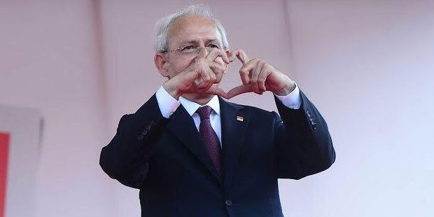Kılıçdaroğlu mitingde eliyle kalp işareti yaptı