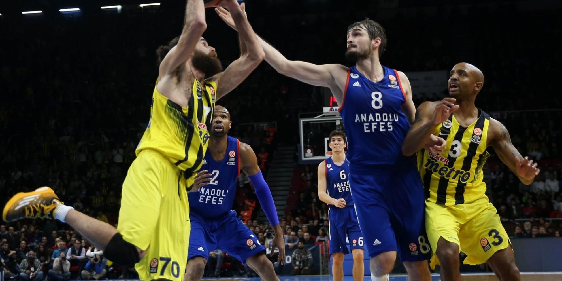 Anadolu Efes'i yenen Fenerbahçe, Euroleague'de namağlup