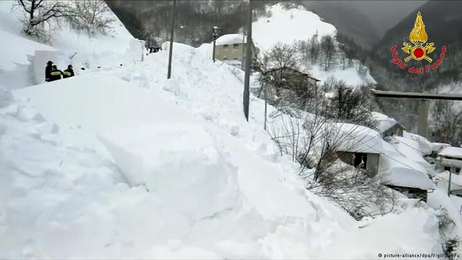 İtalya'da depremin ardından çığ