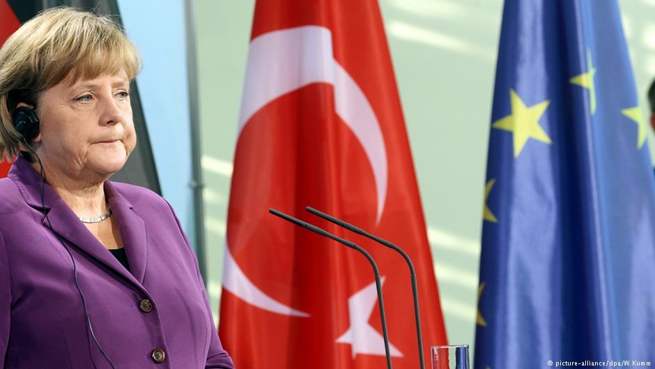 FAZ: Merkel kendi seçimini de düşünmeli