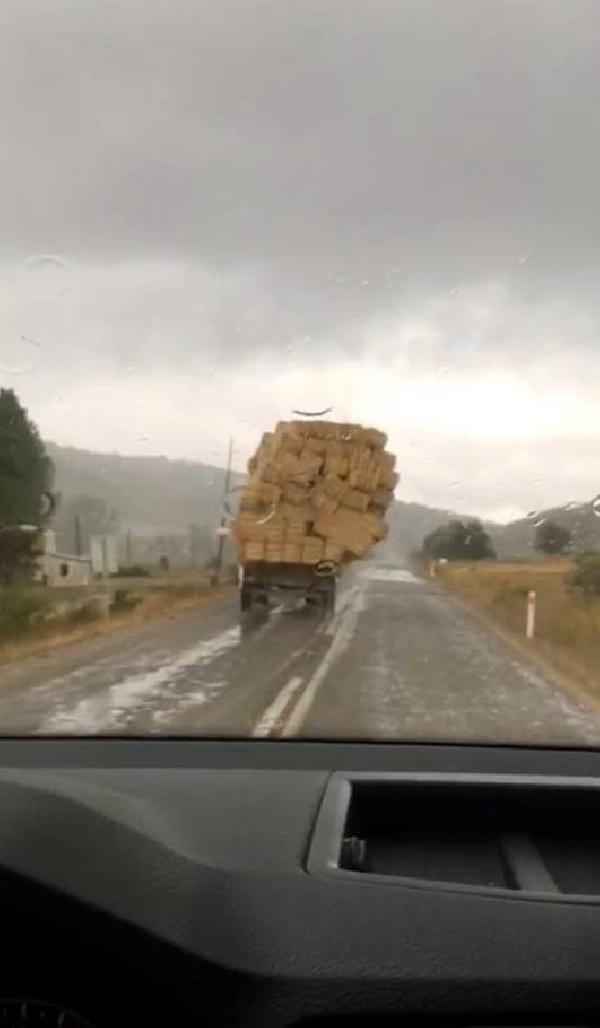 Kastamonu Da Saman Yuklu Traktor Devrildi