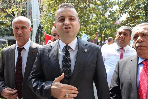 Manisa'da 2 bin Türk bayrağı dağıtıldı