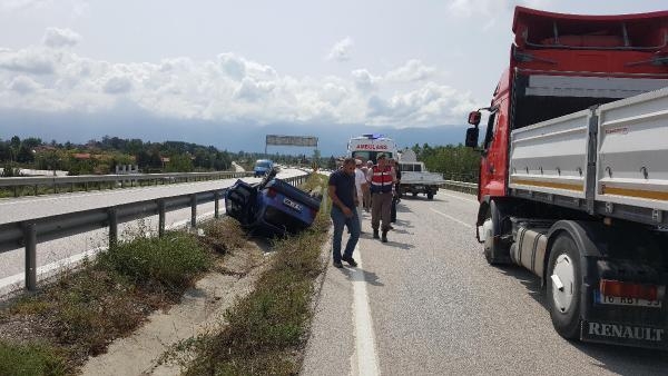 TIR'a çarpan otomobil takla attı 2 yaralı