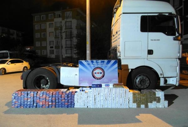 TIR'da 5 bin 430 paket kaçak sigara ele geçirildi