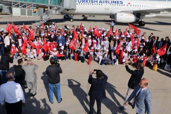 Diyarbakır'dan Çanakkale'ye 182 kız öğrenci uğurlandı