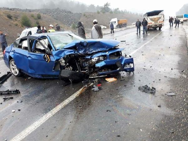 Kahramanmaraş'ta zincirleme kaza: 1 ölü, 3 yaralı