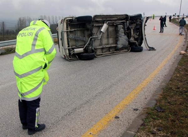 Bolu'da minibüs devrildi: 1 yaralı