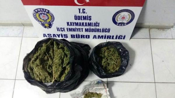 Elindeki Po etten 1 Kilo 250 Gram Esrar kt 