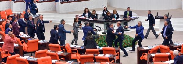  Meclis'te 'Ne mal olduğunu biliyorum' gerginliği 