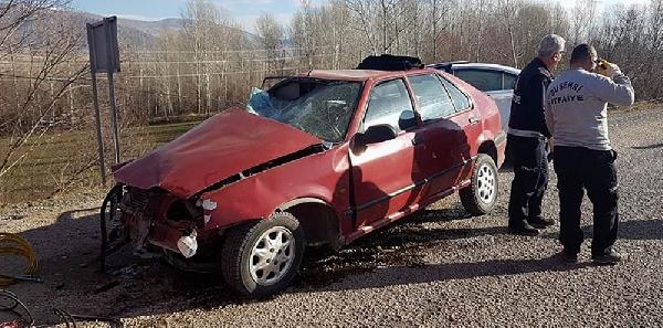 Sivas'ta 2 otomobil çarpıştı: 2 ölü 4 yaralı