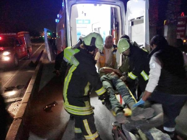 Otomobil kamyona çarptı: 1 ölü, 1 yaralı