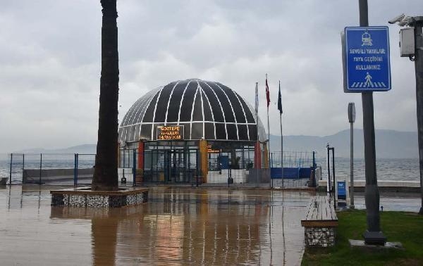 İzmir'de fırtına ve sağanak
