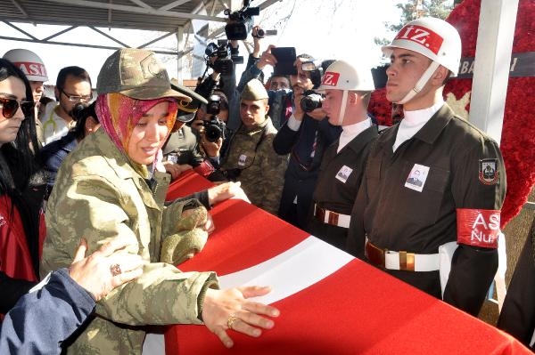 Şehit uzman Çavuş Evren, son yolculuğuna uğurlandı