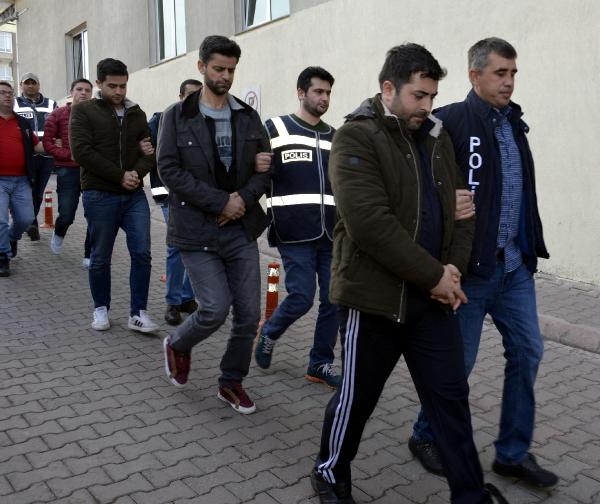 FETÖ'den gözaltına alınan 10 asker daha adliyede