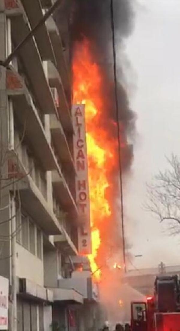 İzmir'de 6 katlı otelde yangın: 2 yaralı 