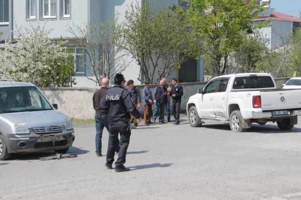 İki kamyonet çarpıştı; bebek yaralandı