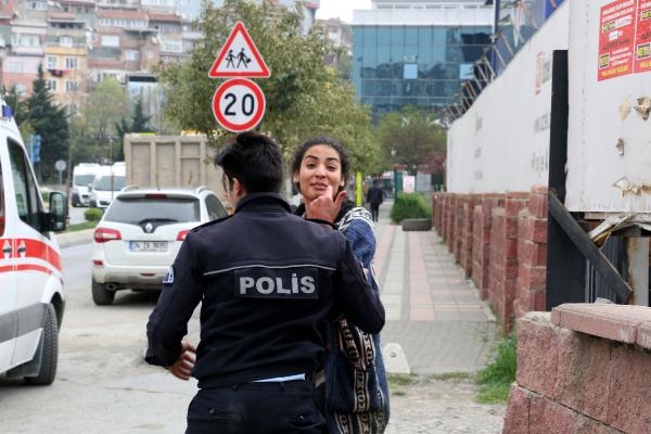 Sinir Krizi Ge Iren Kad N Polise Zor Anlar Ya Att