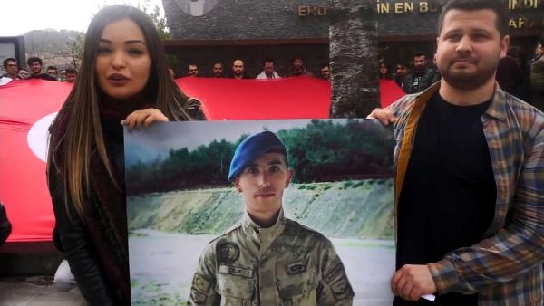 Üniversite öğrencilerinden askere destek videosu
