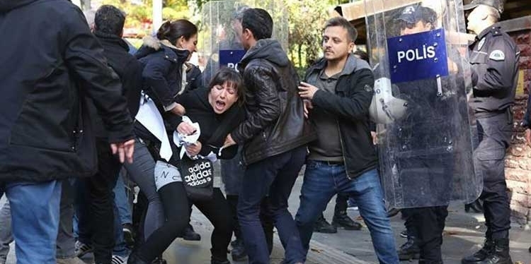 Polisin kamera önünde darp ettiği Nazan Bozkurt: Kadınlara vurmaktan daha  çok zevk alıyorlar