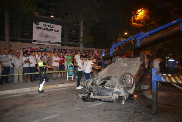 Adana'da otomobil devrildi: 4 yaralı
