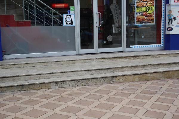 Kocaeli'de pizza dükkanına silahlı saldırı