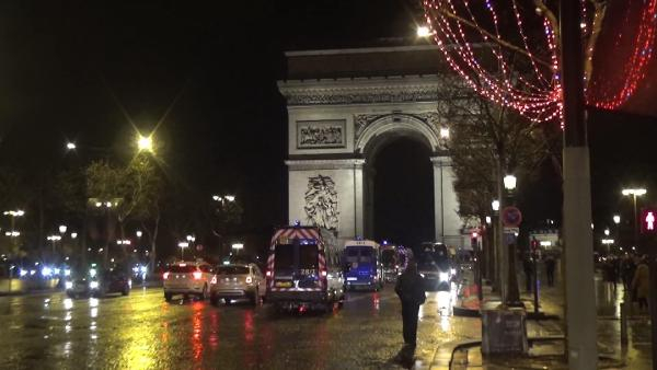 Paris'te eylemciler evlerine döndü, Şanzelize'de sükunet hâkim